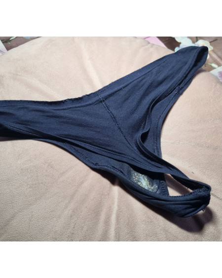 Exklusiver Tanga – intensiv getragen, sinnliche Spuren / Exclusive Thong – Heavily Worn, Sensual Marks