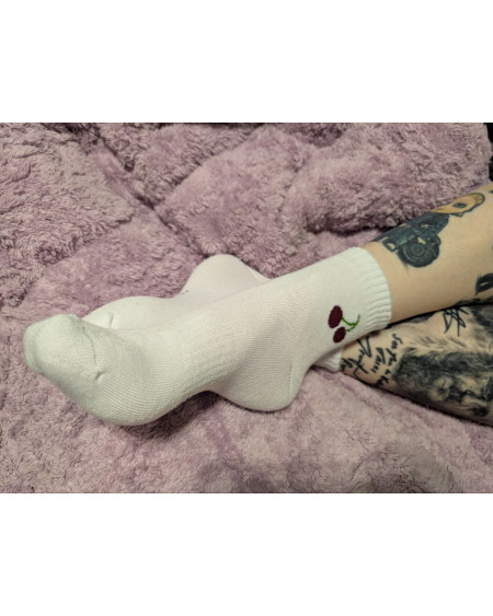 Frische getragene Kirschen-Socken