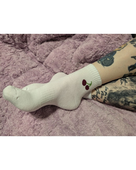 Frische getragene Kirschen-Socken