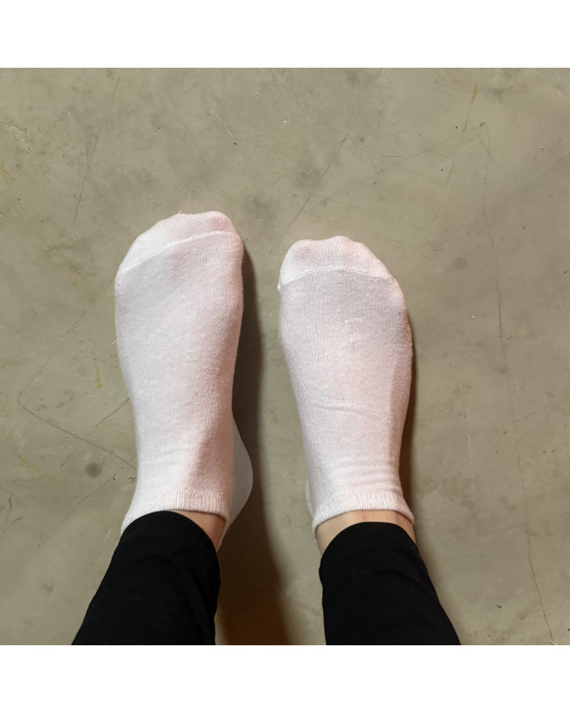 Weiße Sneakers Socken mit Geschichte