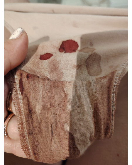 Slip mit Menstruationsblut