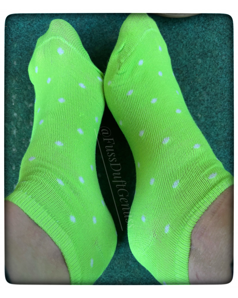 Neonsocken mit Punkte 
