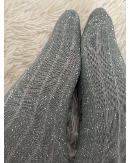 Socken mit feinen Glitzerstreifen