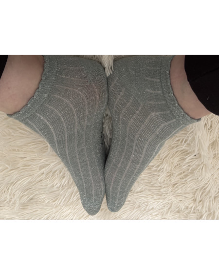Socken mit feinen Glitzerstreifen