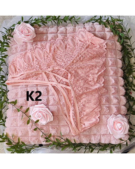 Spitze mit Kreuzmuster