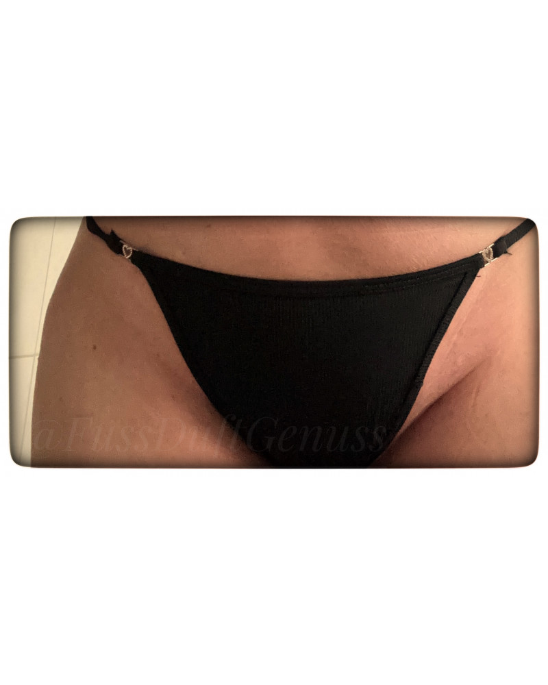 Schwarzer Tanga 24 Std. getragen 
