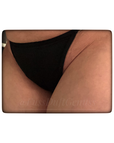 Schwarzer Tanga 24 Std. getragen 
