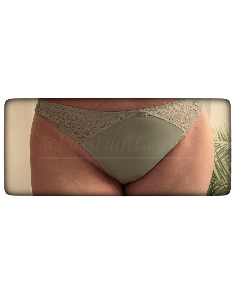 Knapper Slip mit Spitze 