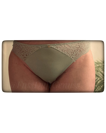 Knapper Slip mit Spitze 
