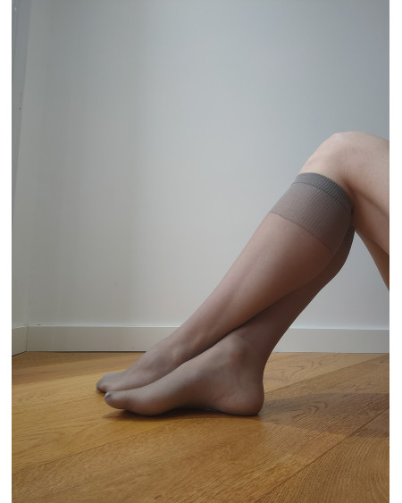Chaussettes hautes (mollet) en nylon couleur grise