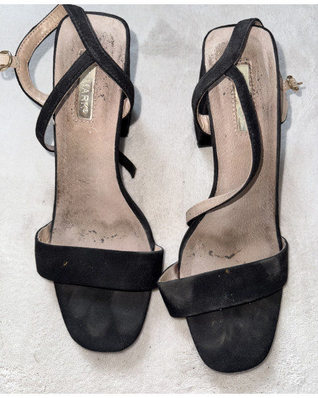 Schwarze Absatzsandalen (Primark)